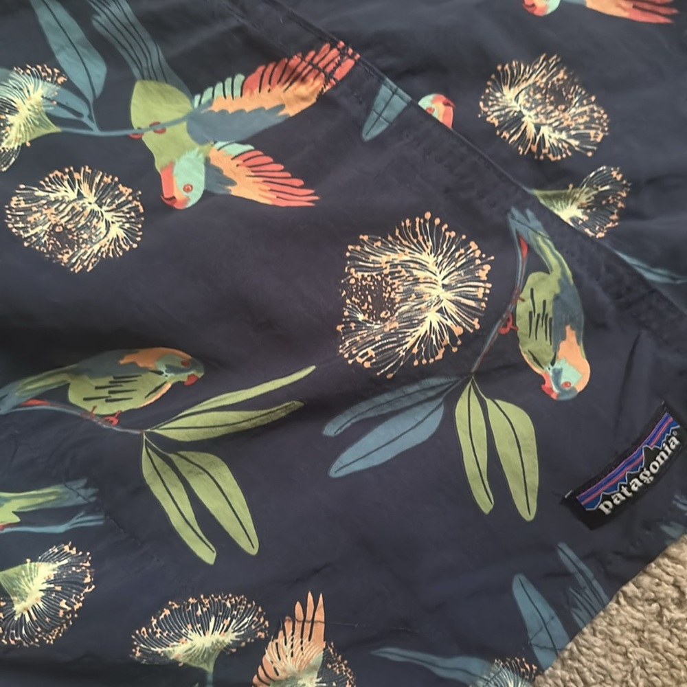 Patagonia Floral tropical bird baggies